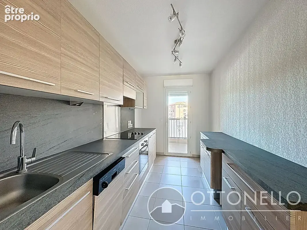 Appartement Roquebrune Sur Argens 3 pièces 72,70 m2 avec terrasse et garage en sous-sol - photo 4