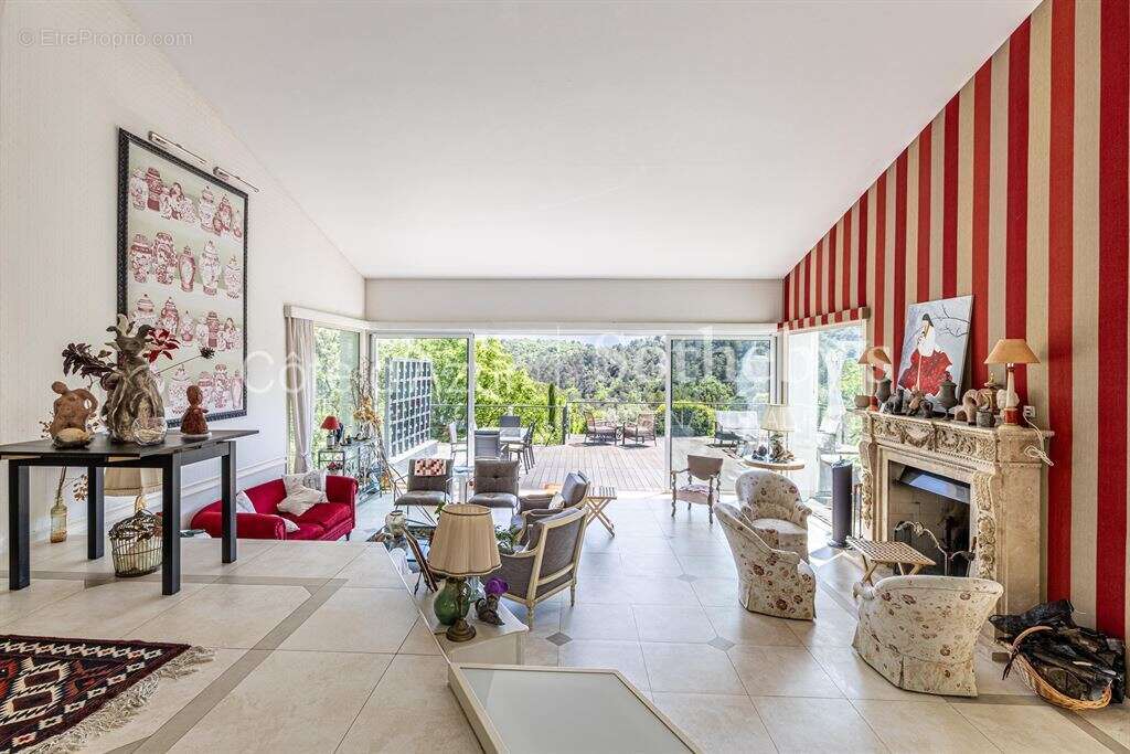 Maison à VALBONNE
