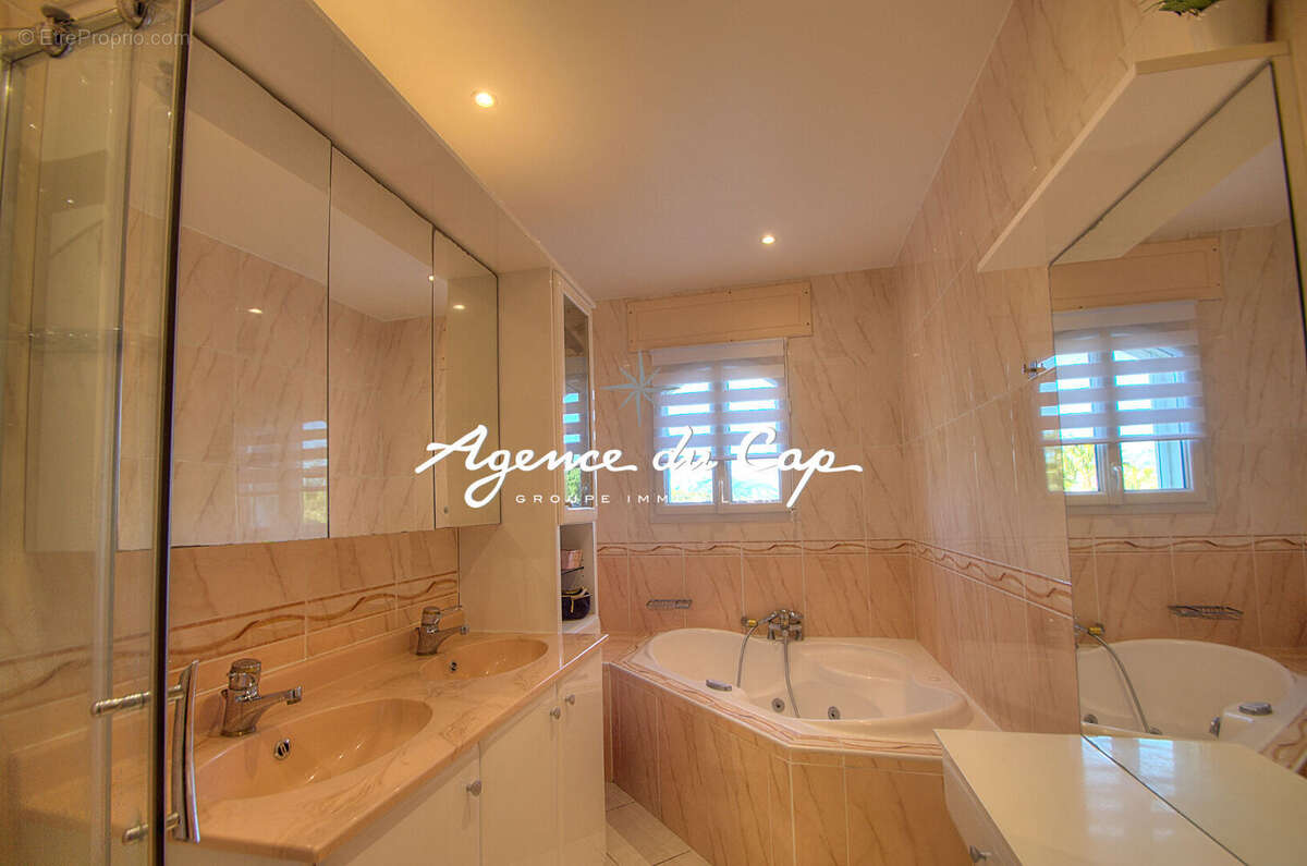 Villa valescure 7 pieces de 204m² avec appartement independant - photo 14