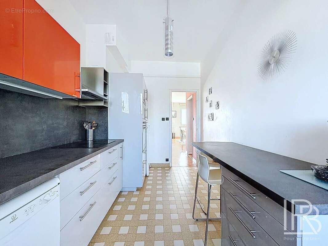 Appartement à MARSEILLE-6E