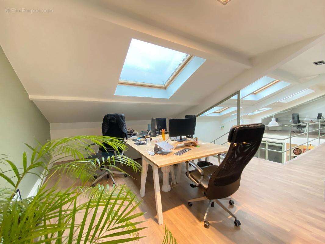 Coup de cœur assuré ! Corpimmo vous propose à la vente une très belle surface en duplex atypique et fonctionnelle entièrement ré - photo 4