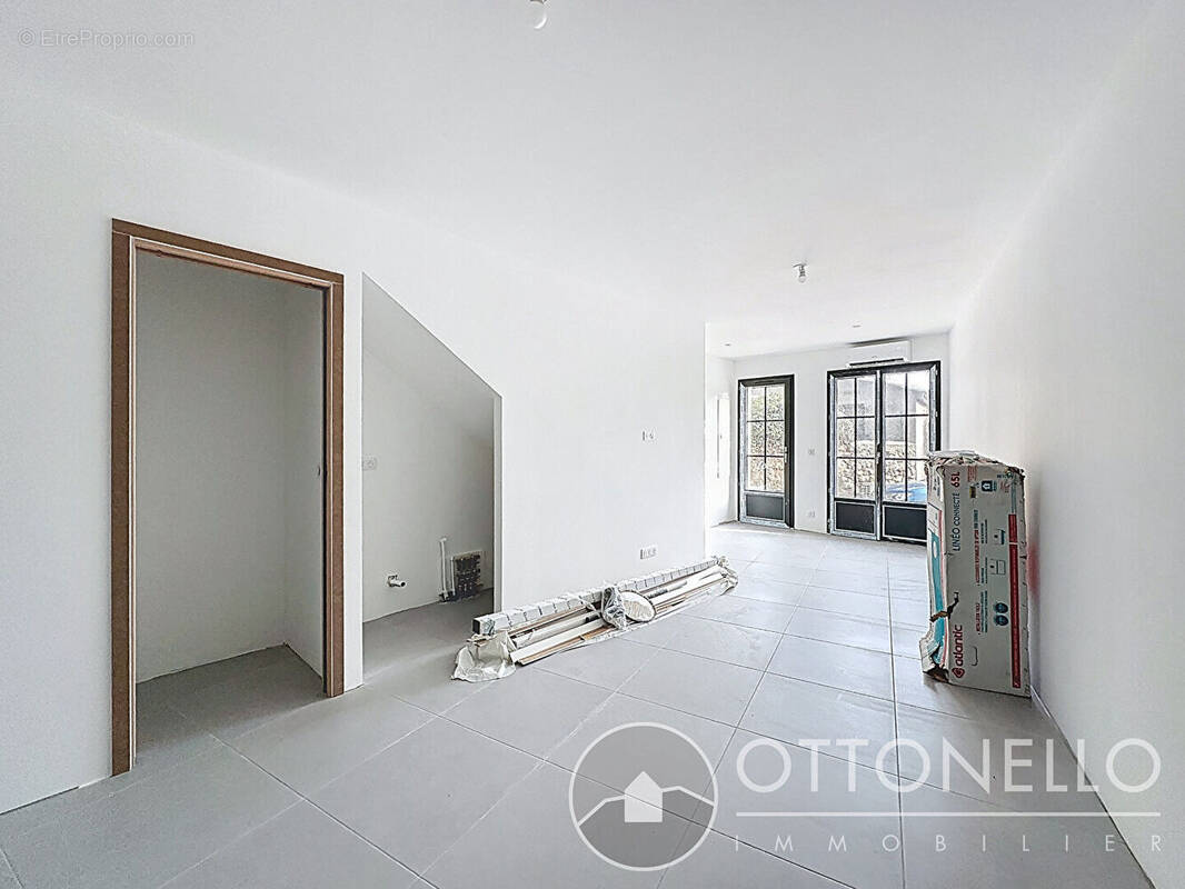 Maison à ROQUEBRUNE-SUR-ARGENS