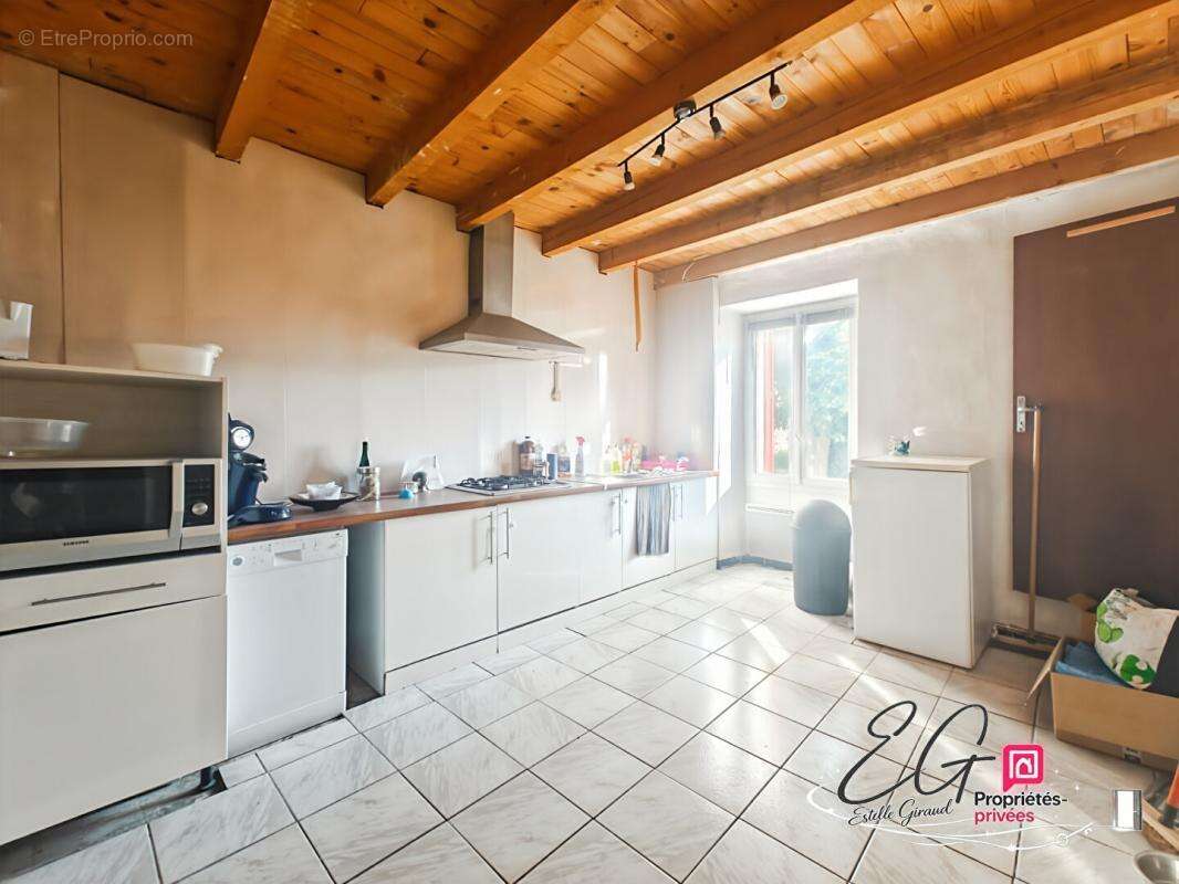 Maison de caractère traversante avec terrasse, atelier et vaste garage - photo 4