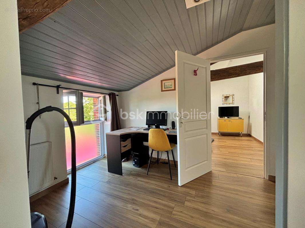 Découvrez le charme d'une maison spacieuse - photo 14