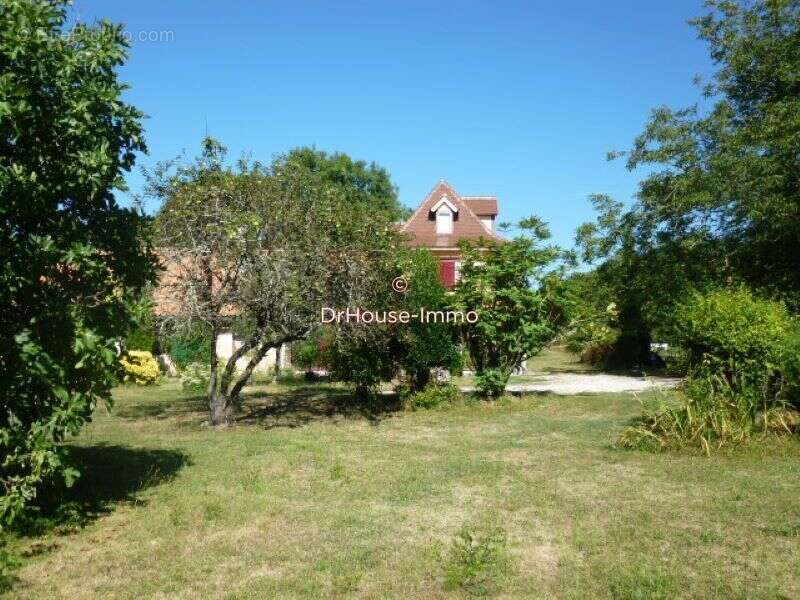 Maison 240 m² à Riberac  - photo 2