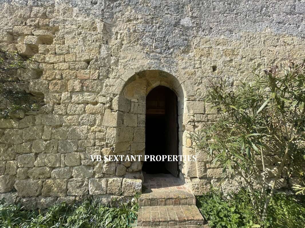 Entre- Deux- Mers, À 15mn de Saint-Émilion et 50 mn de Bordeaux,  coup de coeur pour ce  domaine de 13 hectares, rare et emprein - photo 4