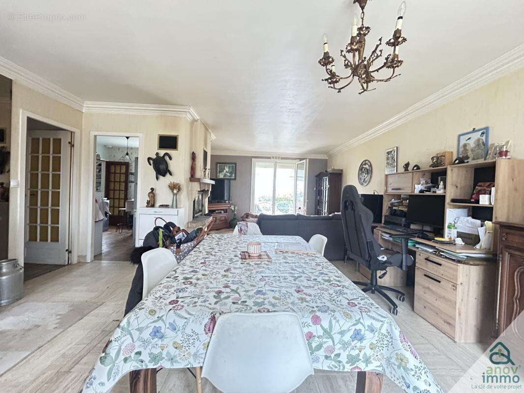 Maison à TOUVRE