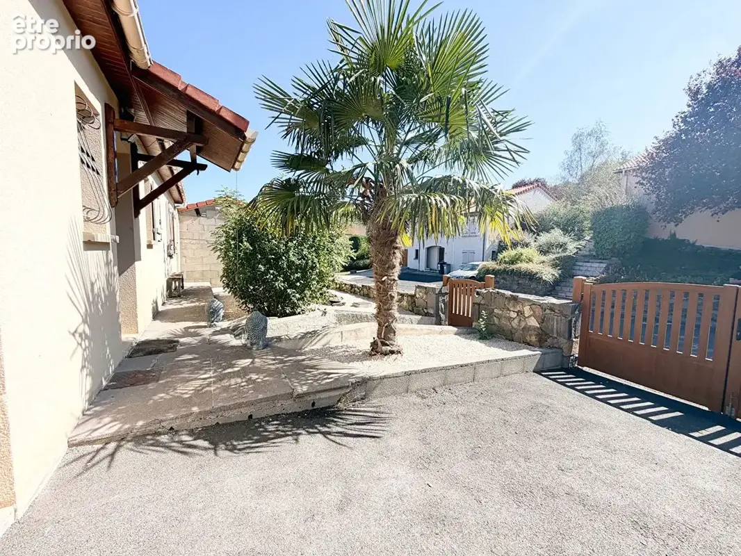 Maison à CHALUS