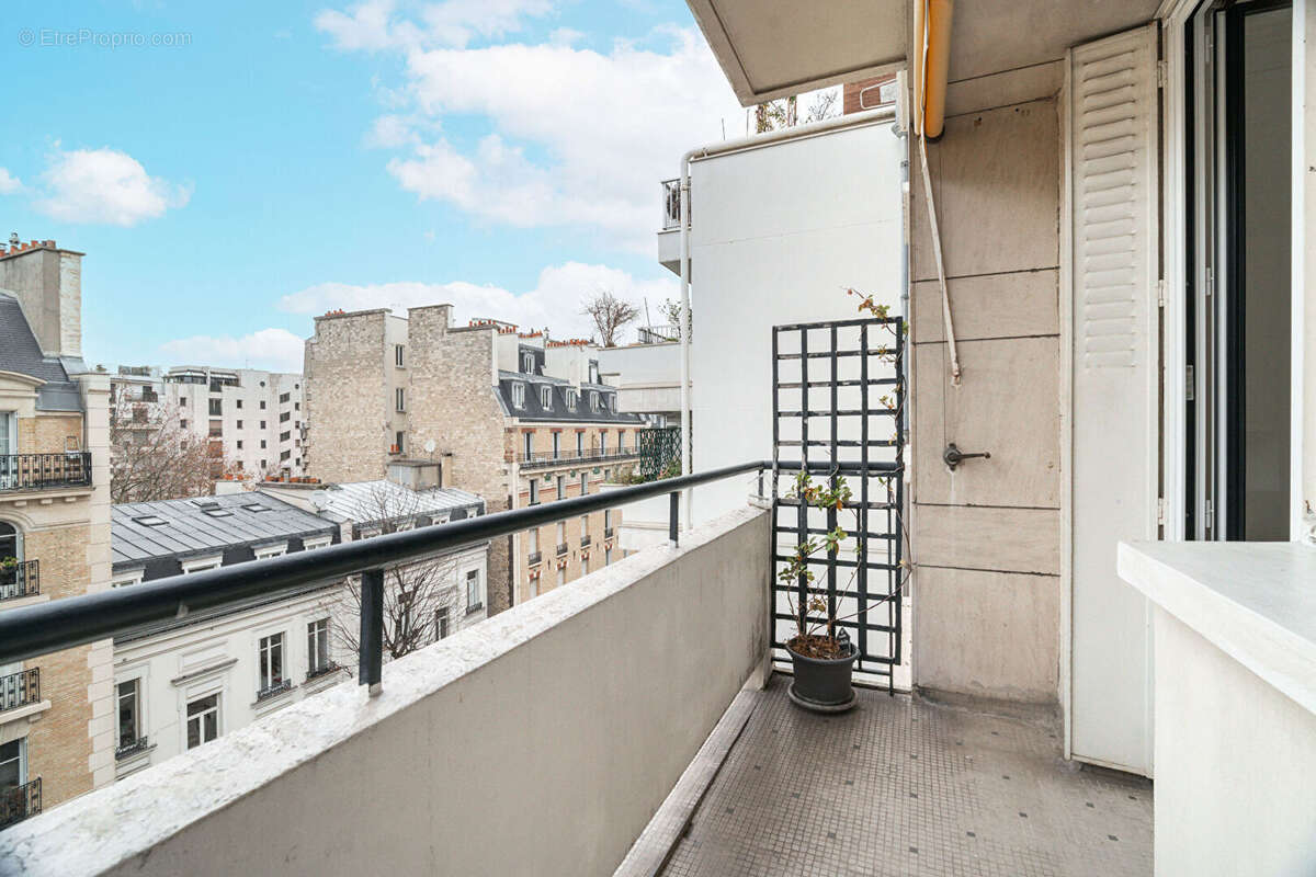 Appartement à PARIS-16E