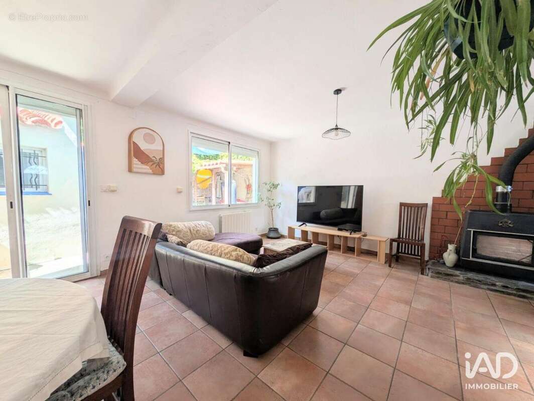 Maison 80 m² à Villeneuve-La-Riviere  - photo 2