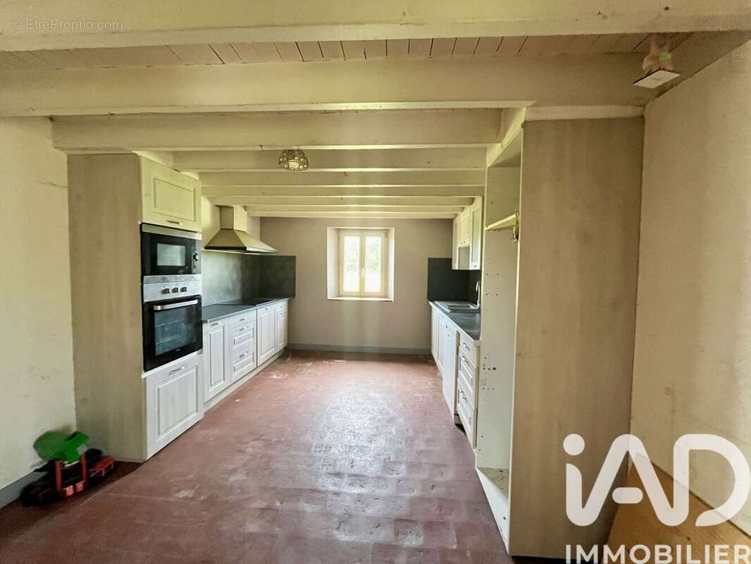 Maison 357 m² à Saint-Andre-De-Bohon  - photo 9