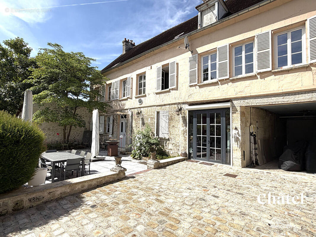 Maison à FLEURINES