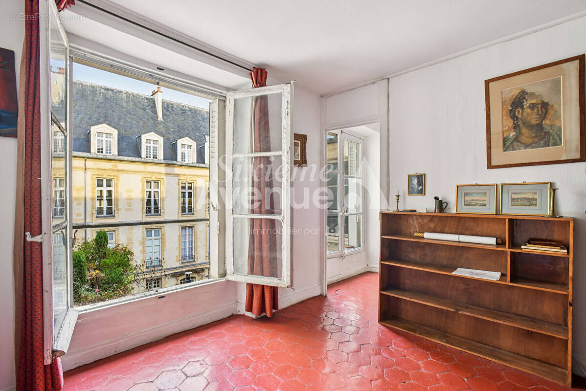 Appartement à PARIS-4E