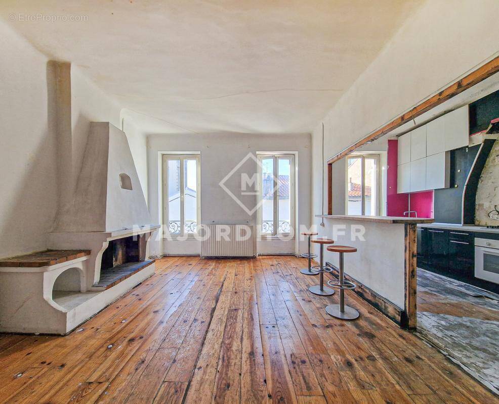 Appartement à MARSEILLE-4E