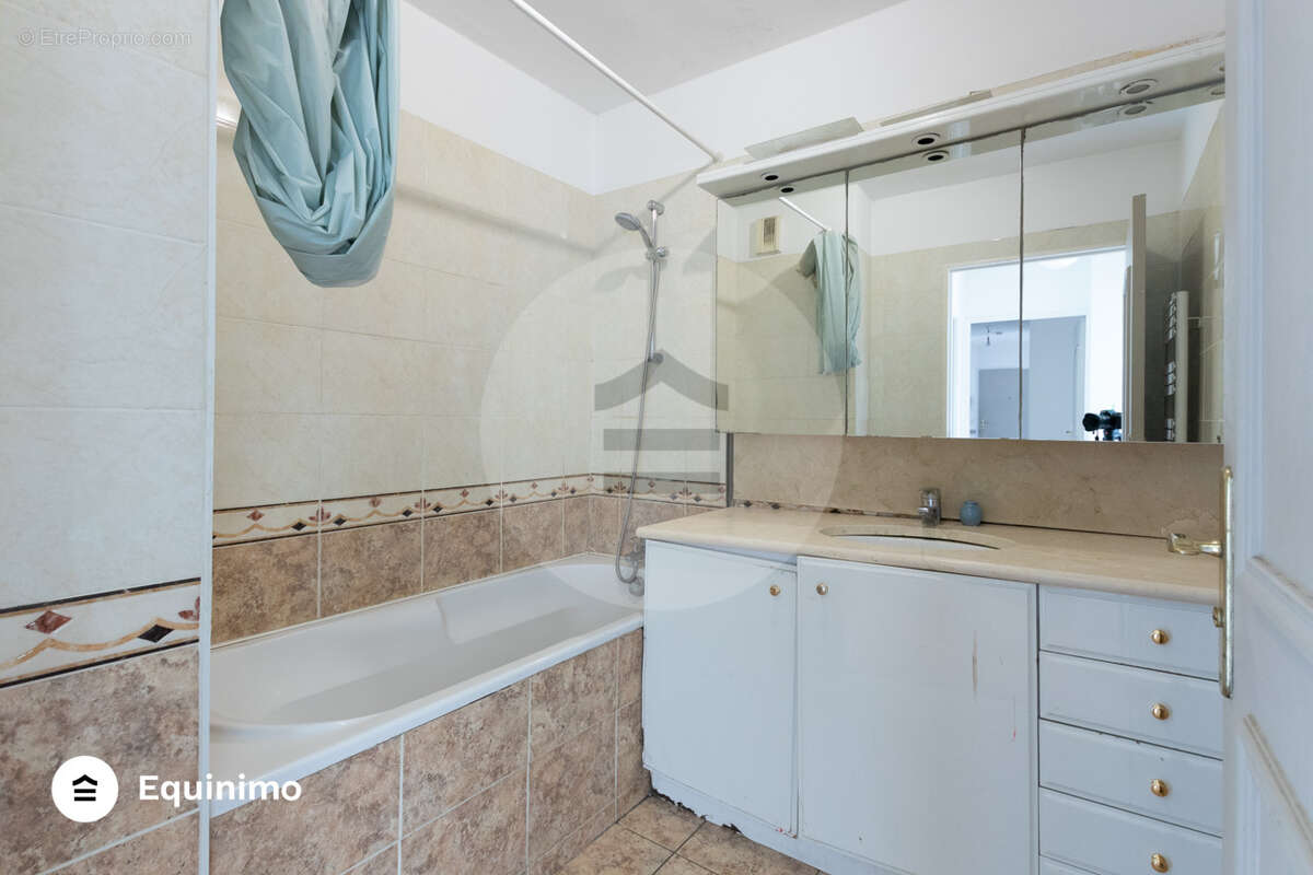 Appartement à LES LILAS