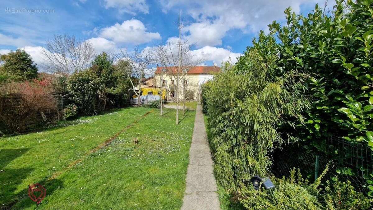 Maison à PRAT-BONREPAUX