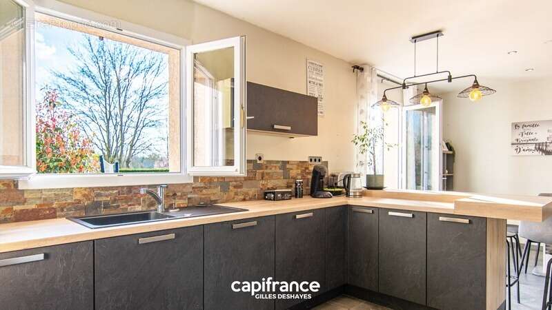 Maison à SAINT-ETIENNE-SUR-CHALARONNE