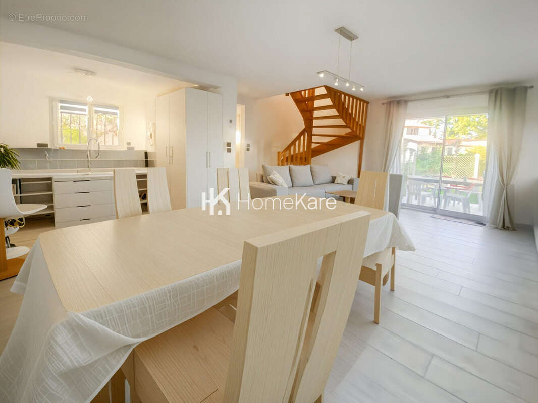 Maison à CASTELGINEST