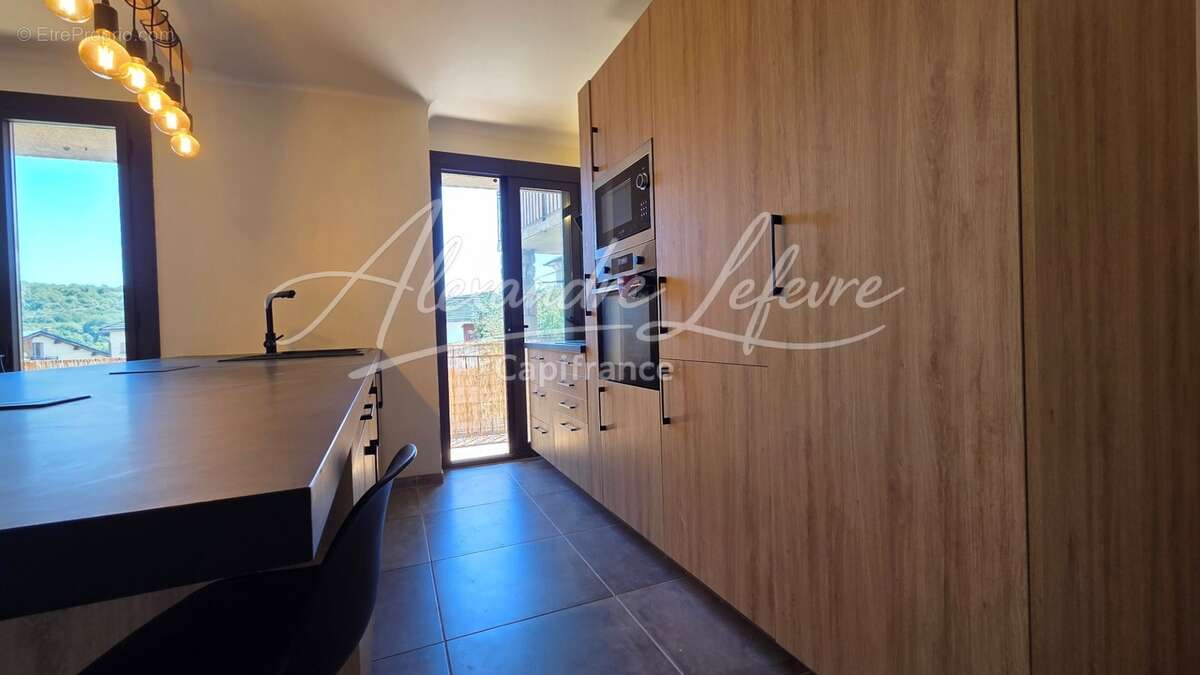 Angoustrine – Appartement T4 rénové avec beaux volumes - photo 3