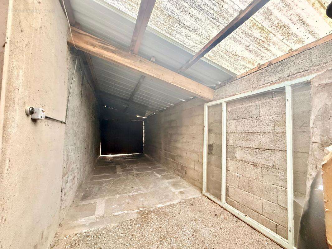 Maison avec 3 chambres et 2 garages sur un terrain de 742m² - photo 19
