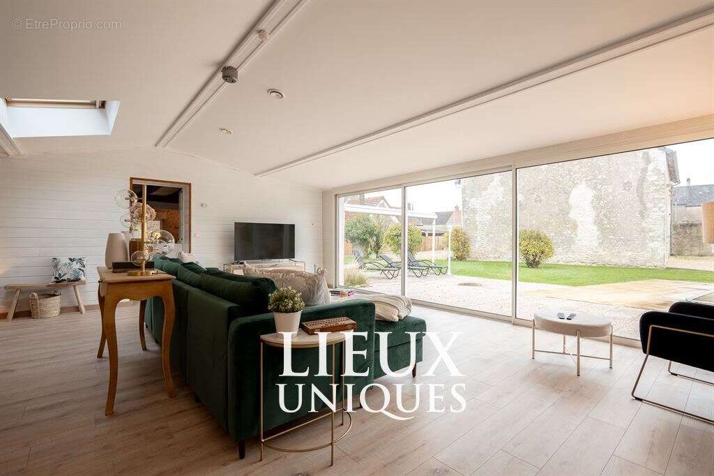 Maison à LA CHAPELLE-SAINT-MARTIN-EN-PLAINE