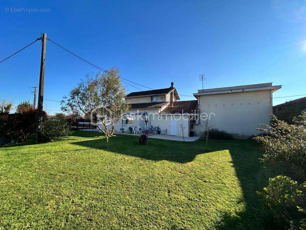 Maison à CADILLAC-EN-FRONSADAIS