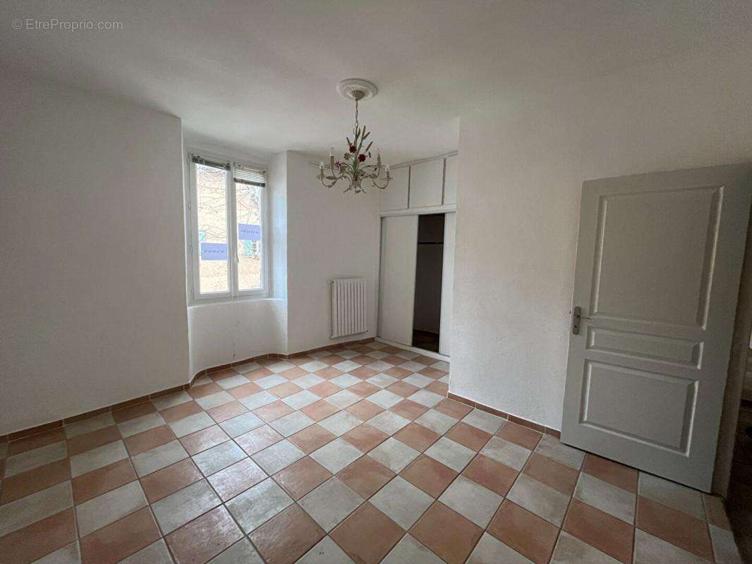Appartement à VILLECROZE