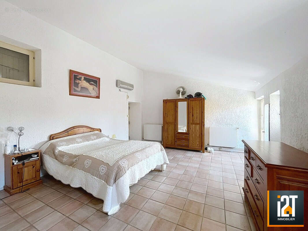 Maison à CRUVIERS-LASCOURS