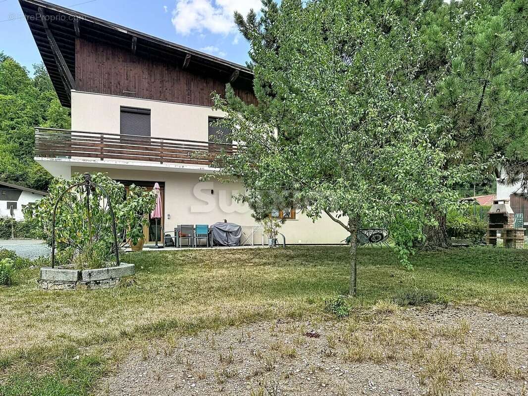 Grande maison composee de 2 appartements et garage - photo 3