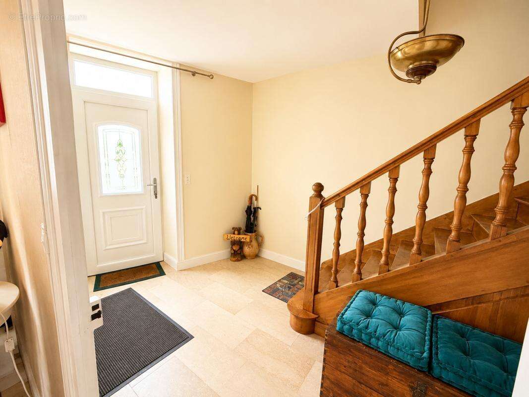 Maison 180 m² à Loulay  - photo 10