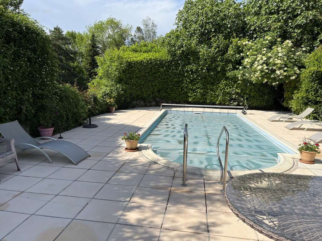 Maison à SERRES-ET-MONTGUYARD