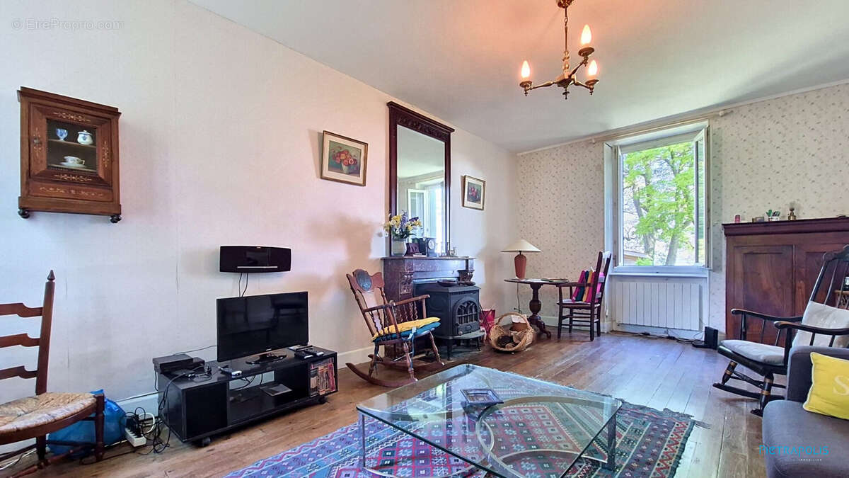 Maison à MOISSIEU-SUR-DOLON