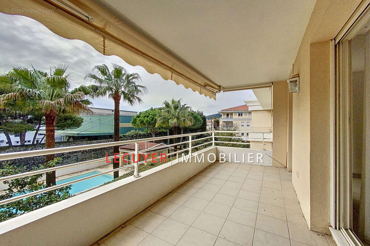 Appartement à VALLAURIS