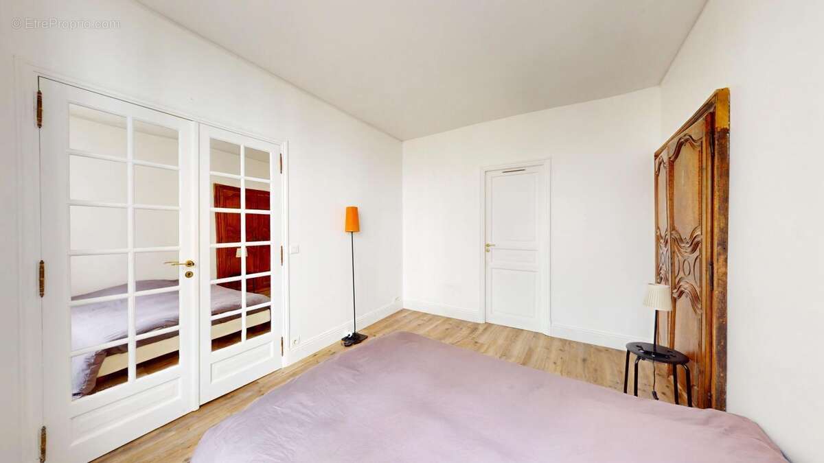 Appartement à PARIS-7E