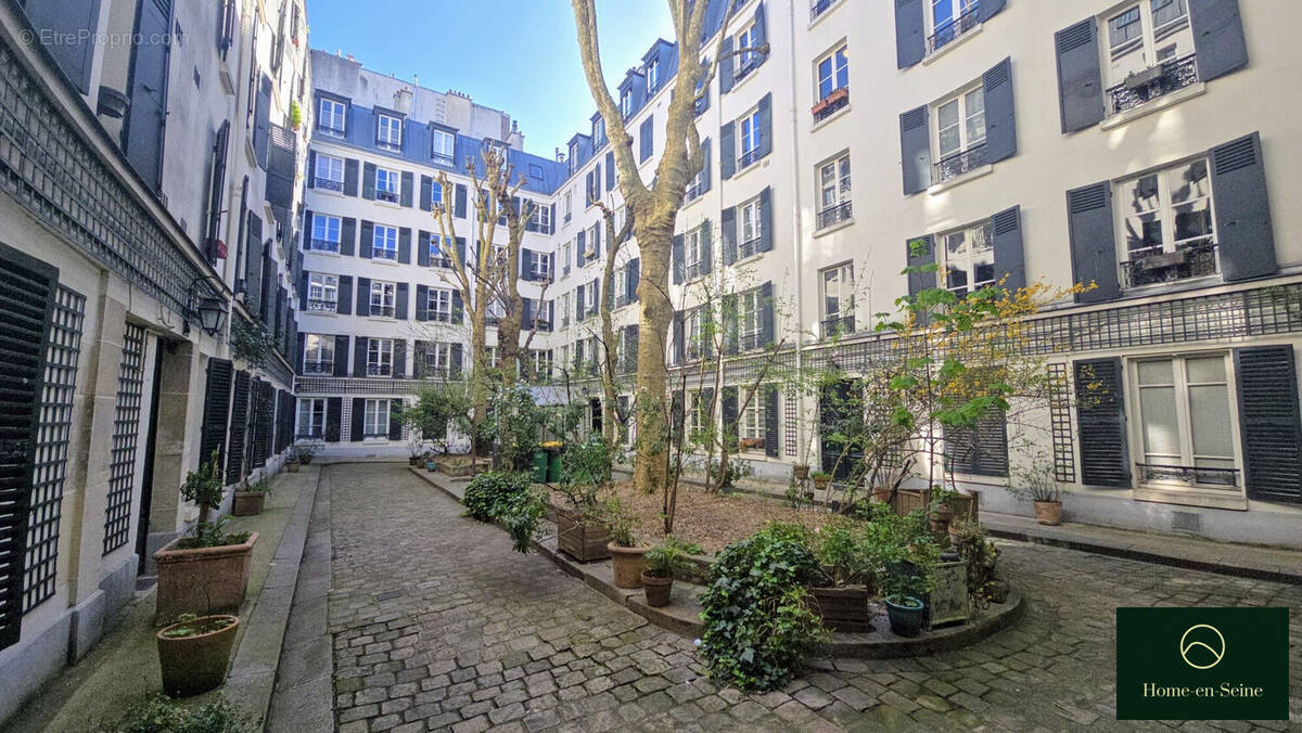 Appartement à PARIS-17E