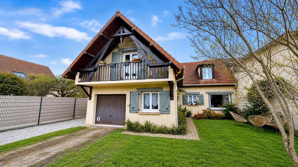 Maison à COUBRON