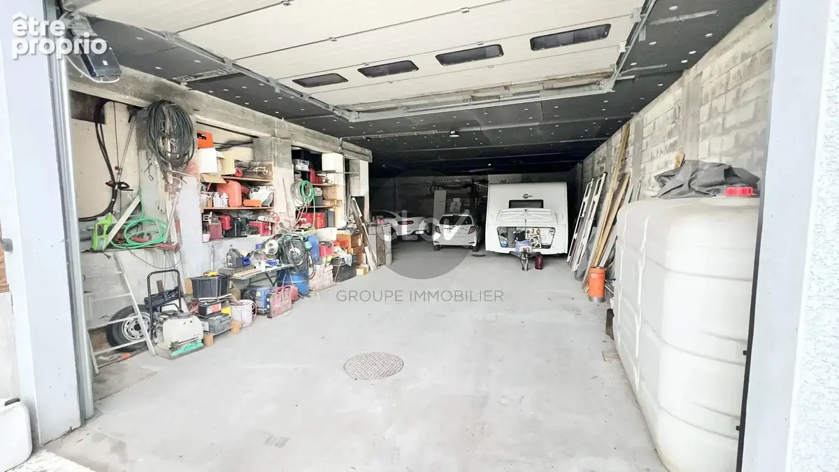 ENTRELACS - Maison de 600m² sur 3 niveaux - photo 18