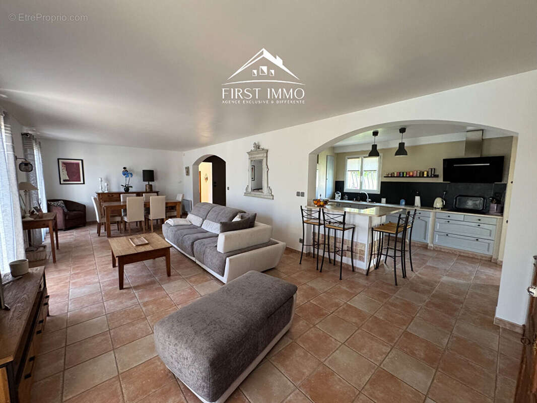 Maison à LA FARE-LES-OLIVIERS