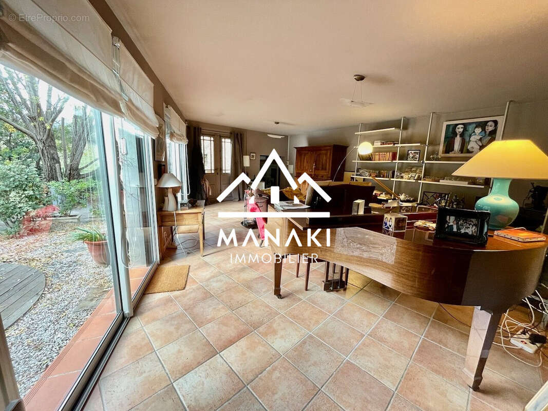 Salon - Maison à OMS