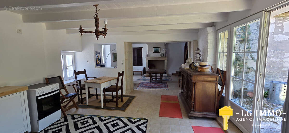 Maison Charentaise  - 141 m2, 2 chambres, dépendances - photo 8