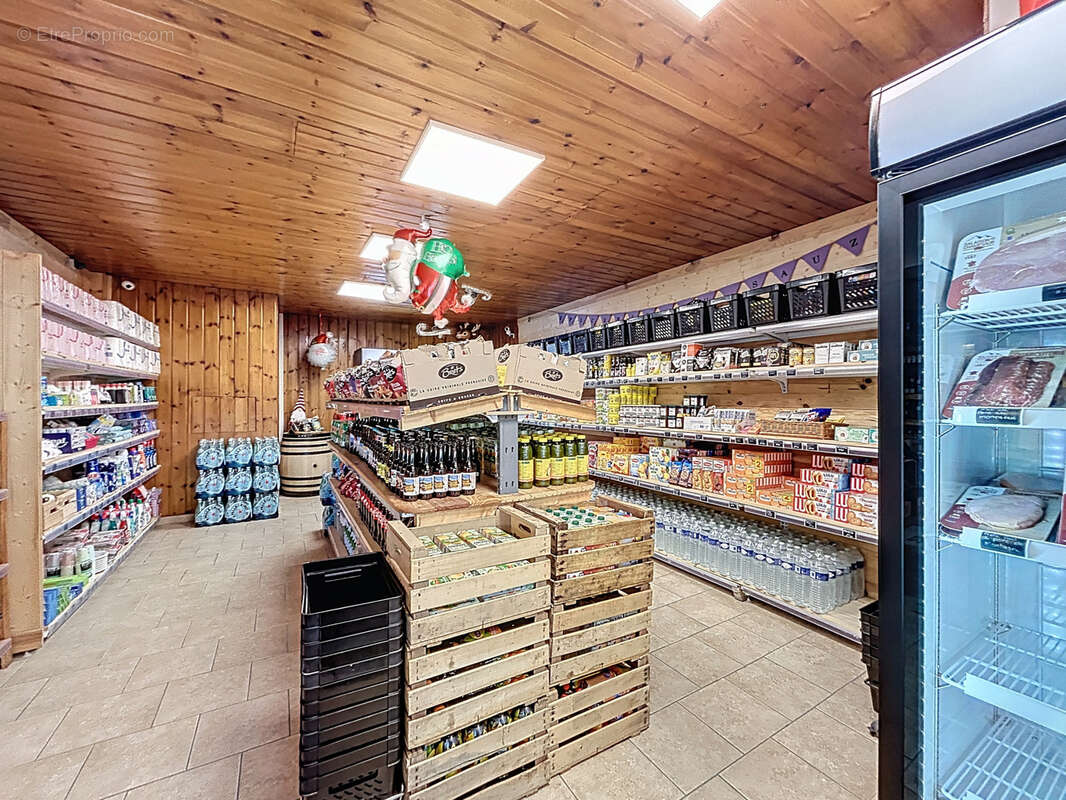 Commerce à ENCHASTRAYES