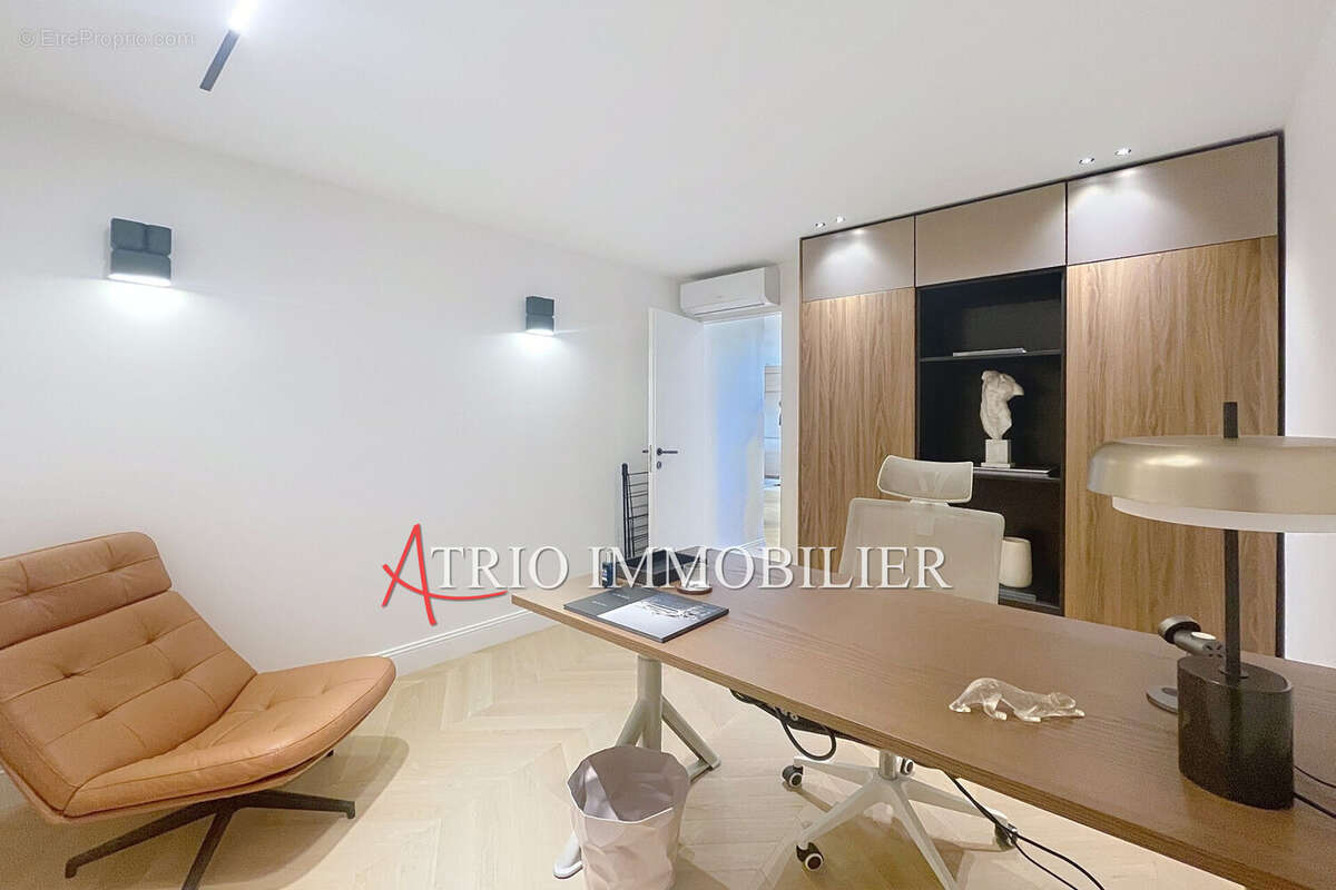 Appartement à SAINT-LAURENT-DU-VAR