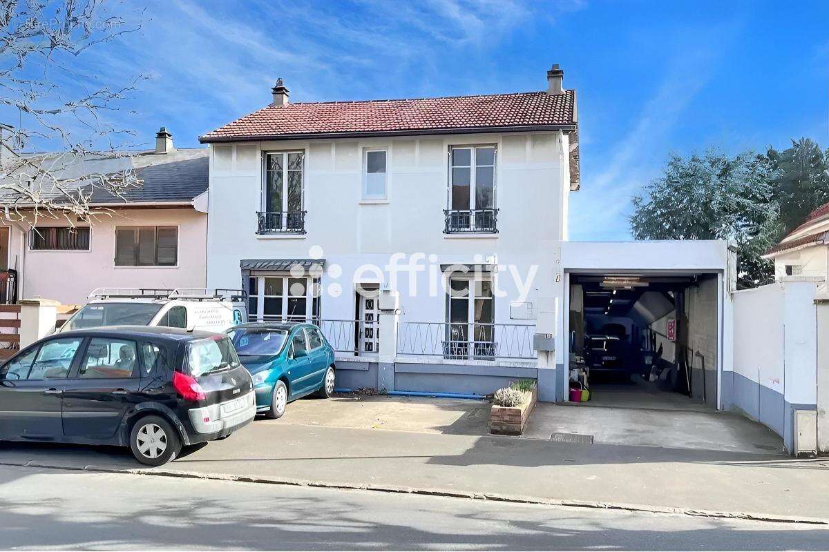 Commerce à VERRIERES-LE-BUISSON