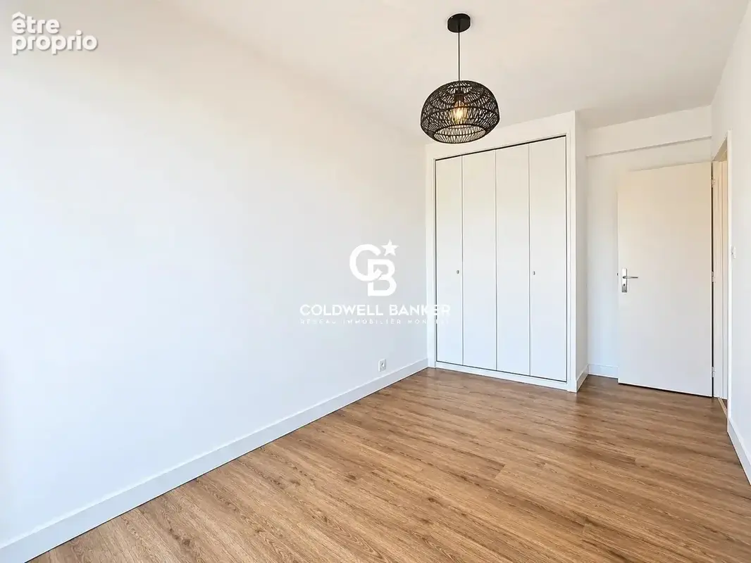 Draguignan – lumineux t4 rénové avec vue dégagée et grand balcon - photo 7