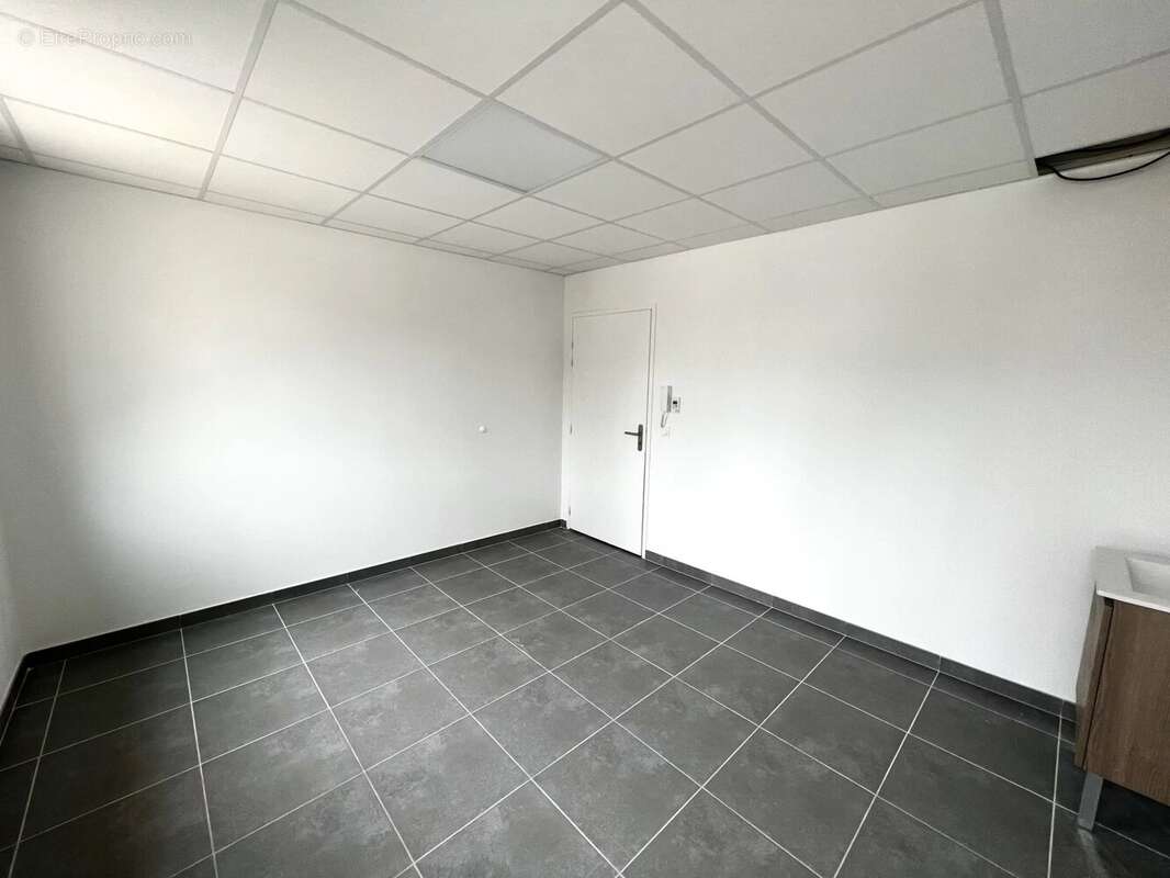 Commerce à VENELLES