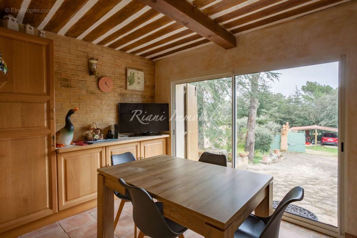 Maison 110 m² à Cabrieres-D'avignon  - photo 6