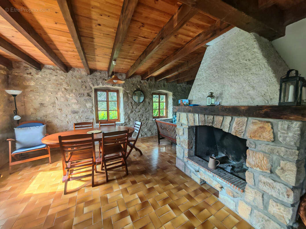 Maison à SAINT-APOLLINAIRE-DE-RIAS