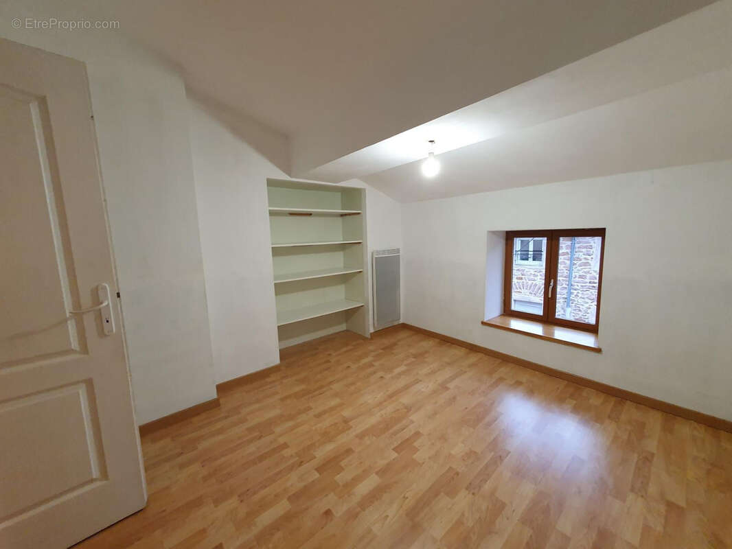 Appartement à SAINT-LAURENT-SUR-SAONE