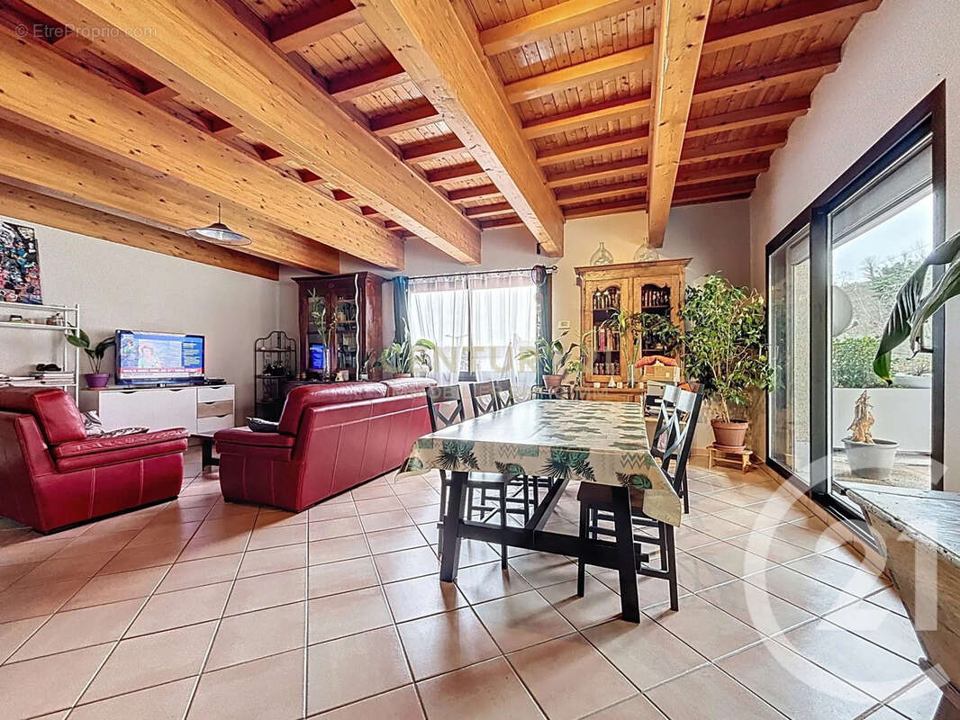 Appartement à BOURGOIN-JALLIEU