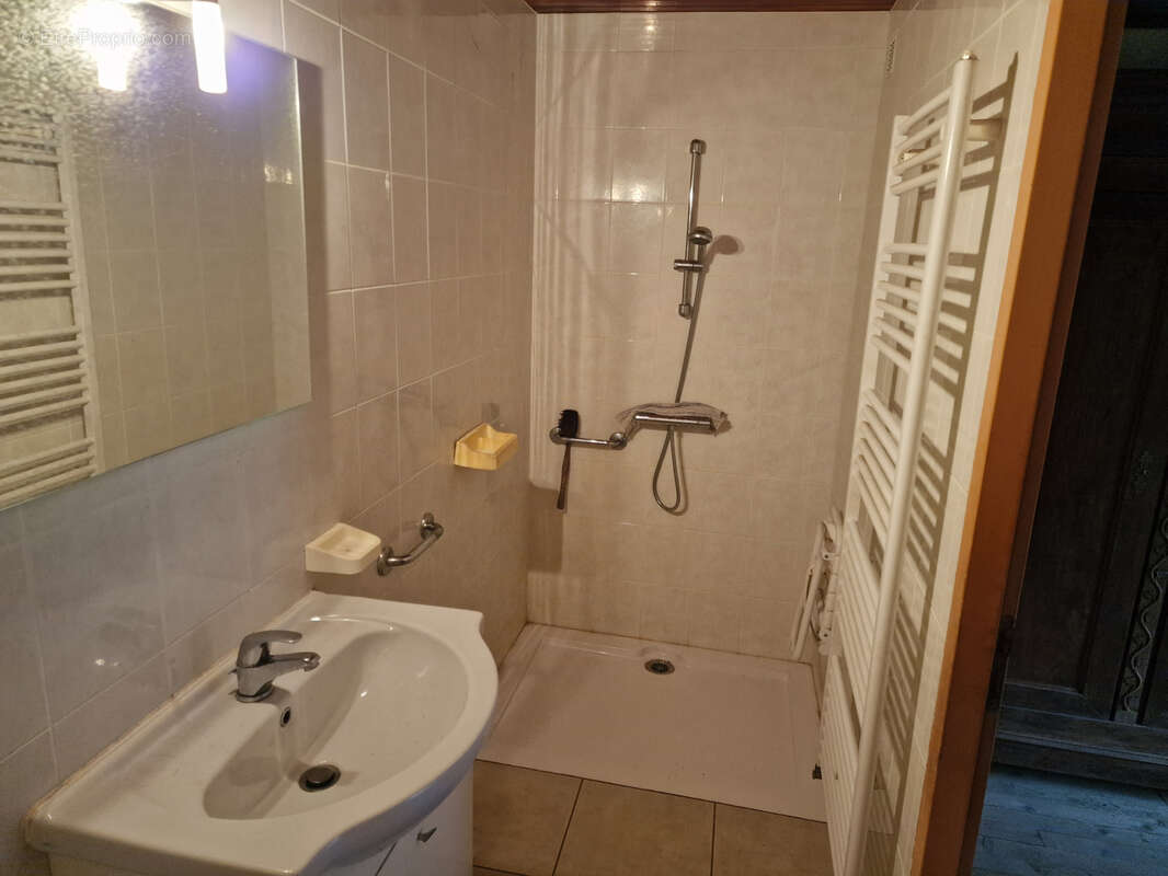 Maison à MURAT-SUR-VEBRE